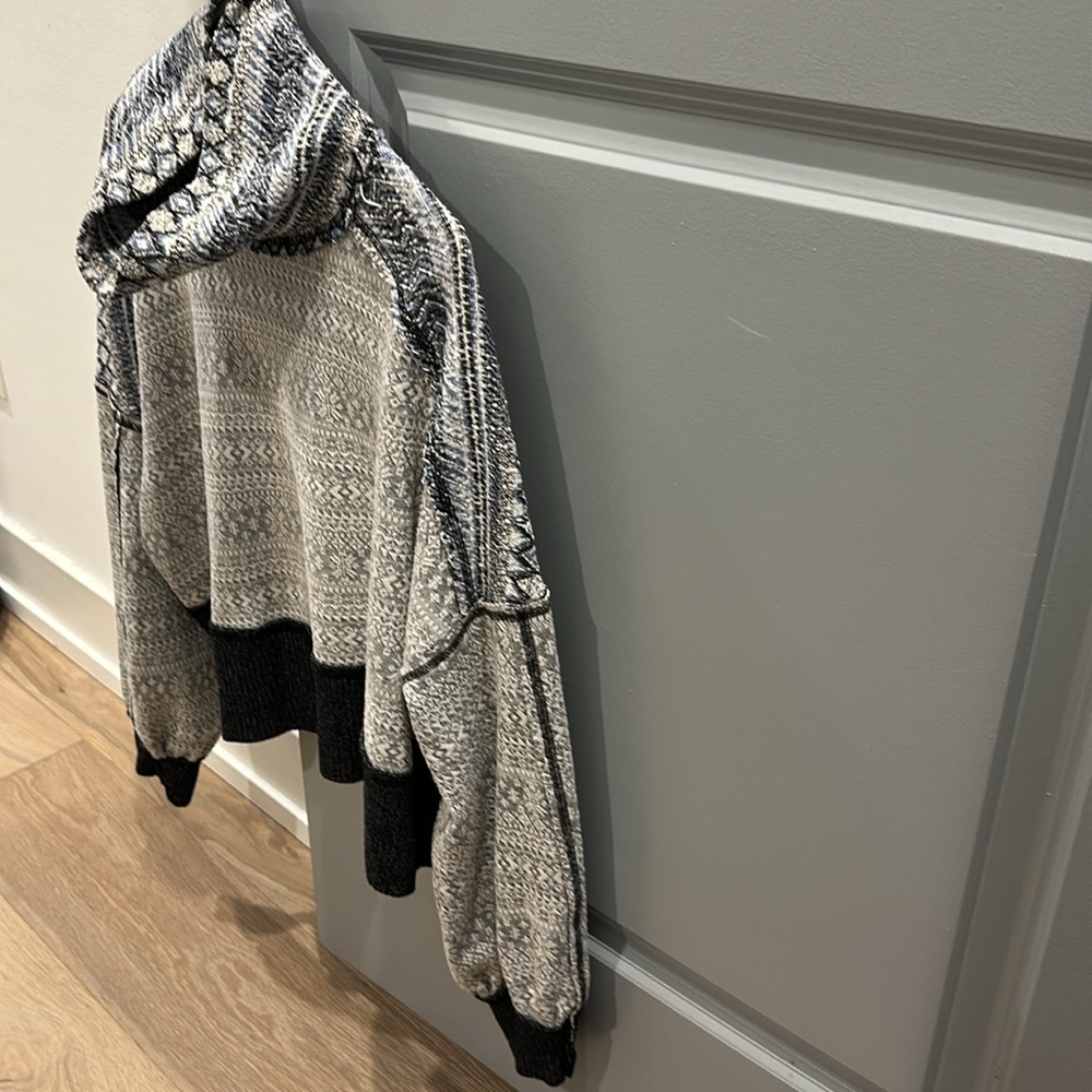 Free People Patterned Gray Sweater - image 6